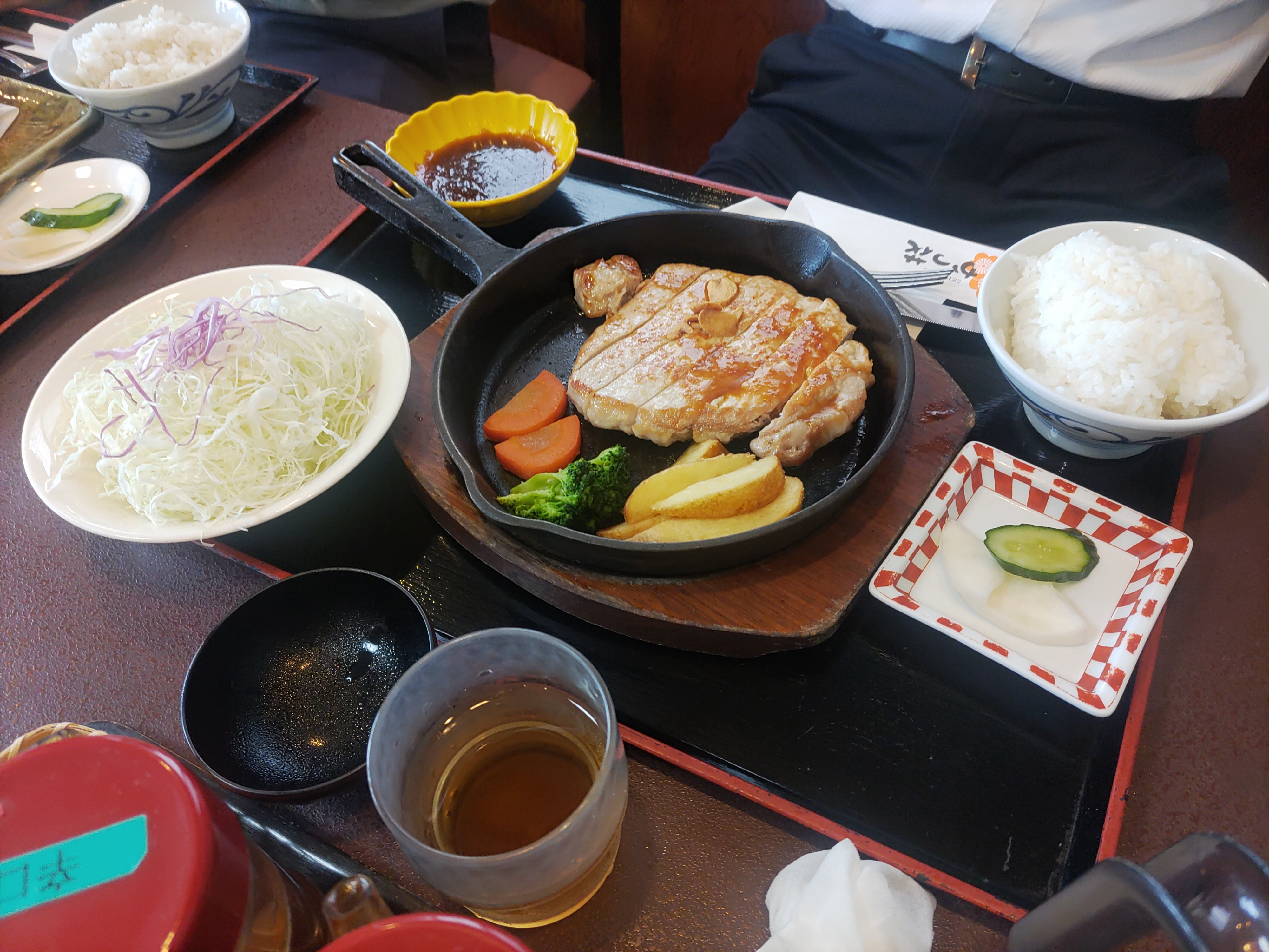 松山市朝生田町にある「かつ花朝生田店」で、会社のランチ会をし...の画像