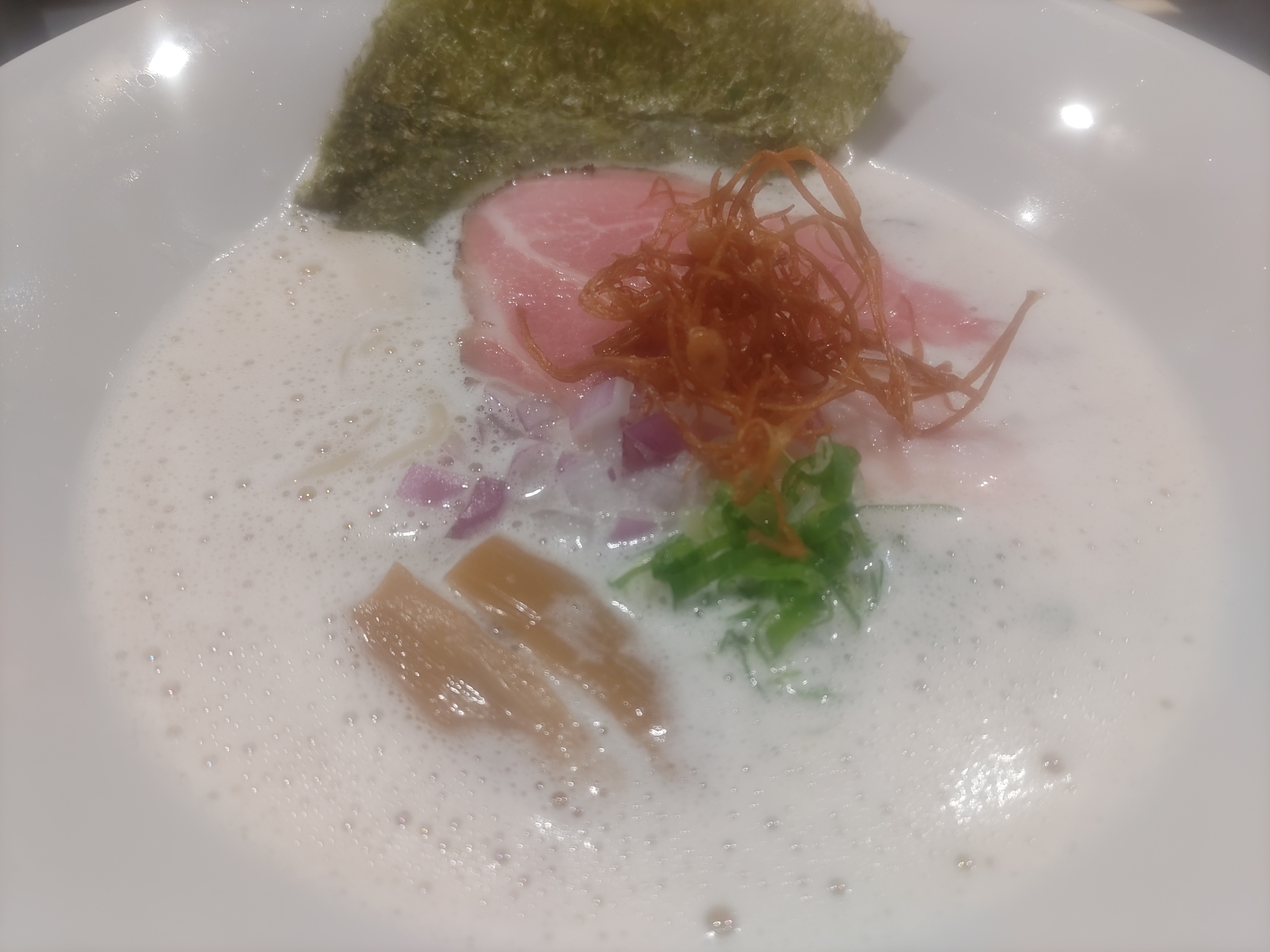 松山市三番町のシュロス日銀前ビルの東側にある「焼鳥ちかき狼煙...の画像