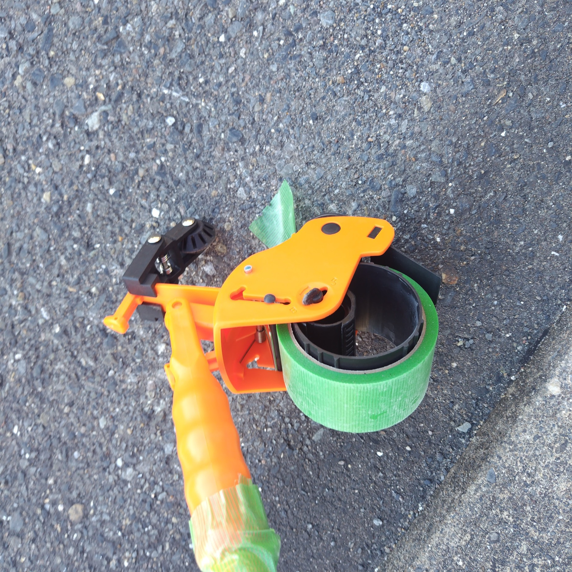 岐阜市の不動産会社による駐車場ライン引き作業レポート：フロア...の画像