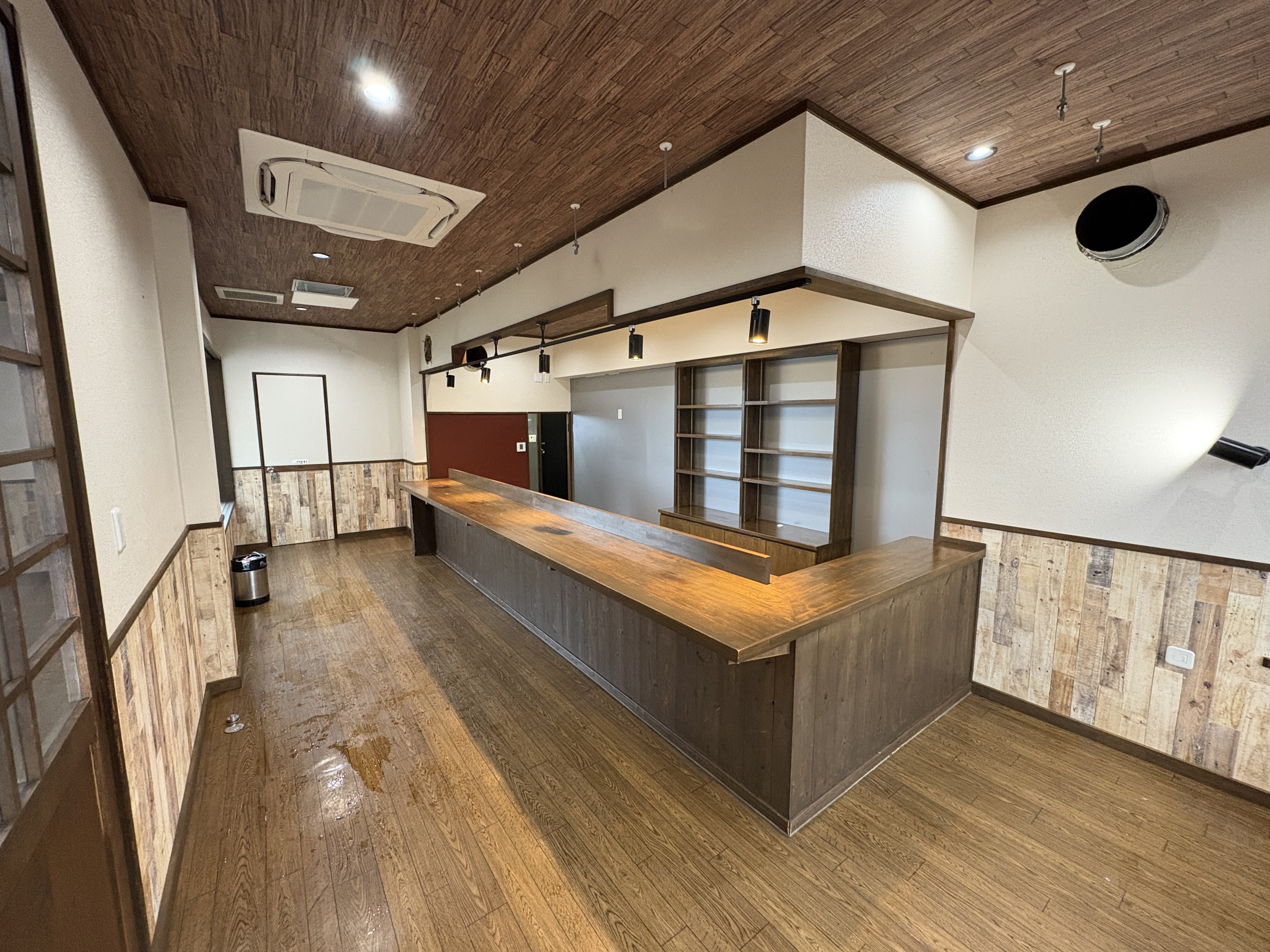 店舗物件の紹介と清掃の画像