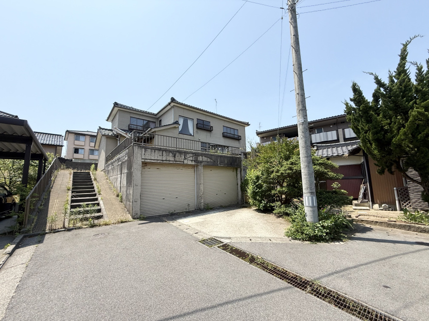 最新記事「【中古戸建情報】西区五十嵐２の町／広い庭♪大容量収納！駐車場3台」の画像