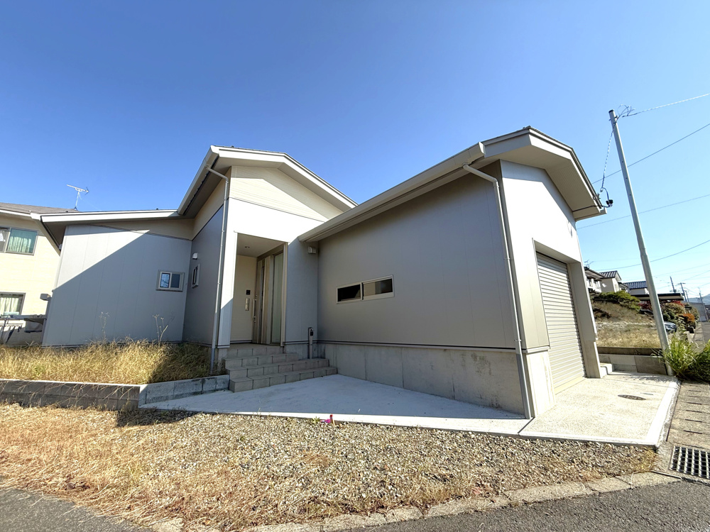 「【中古戸建情報】秋葉区横川浜／注文住宅の未入居平屋♪ビルトインガレージ！」の画像