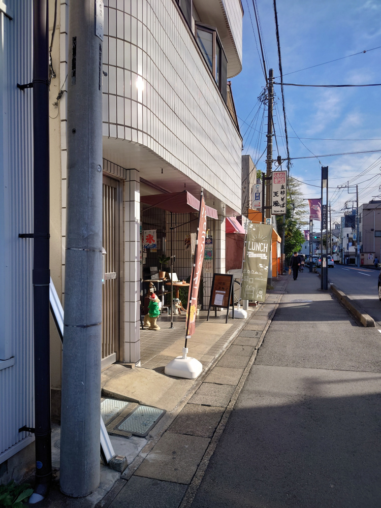 「店内にお花や雑貨が豊富な喫茶店「くまねこ」さんをご紹介致します」の画像