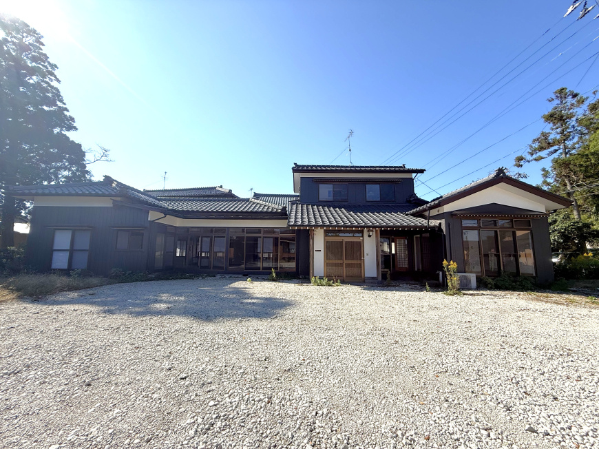 「【中古戸建情報】西区木山／内外装リフォーム済♪倉庫付大駐車場！」の画像