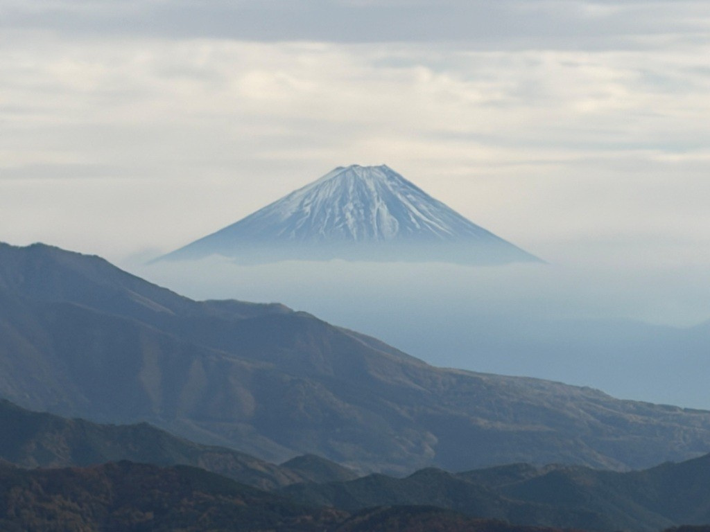 清里寮ジャージーハットから望む、初冬の富士山　【ホームメイト...の画像