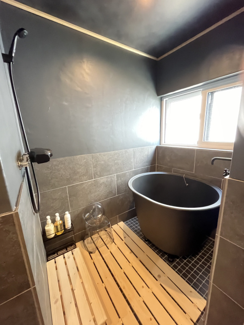 いつもの仲間と、最高のサウナを貸し切る至福の時間の画像