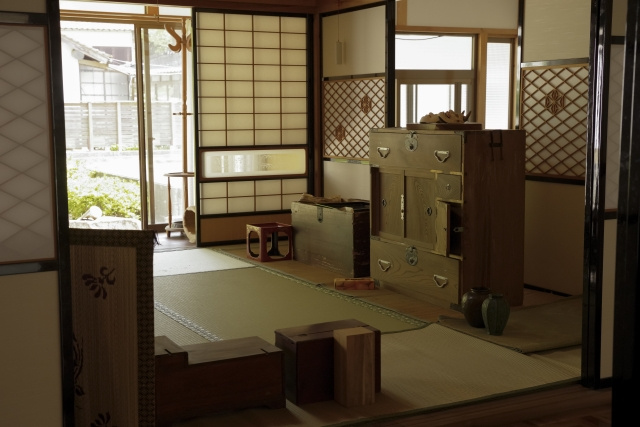 築60年の一戸建てでも売却できる？古い家の価値や節税対策も解...の画像