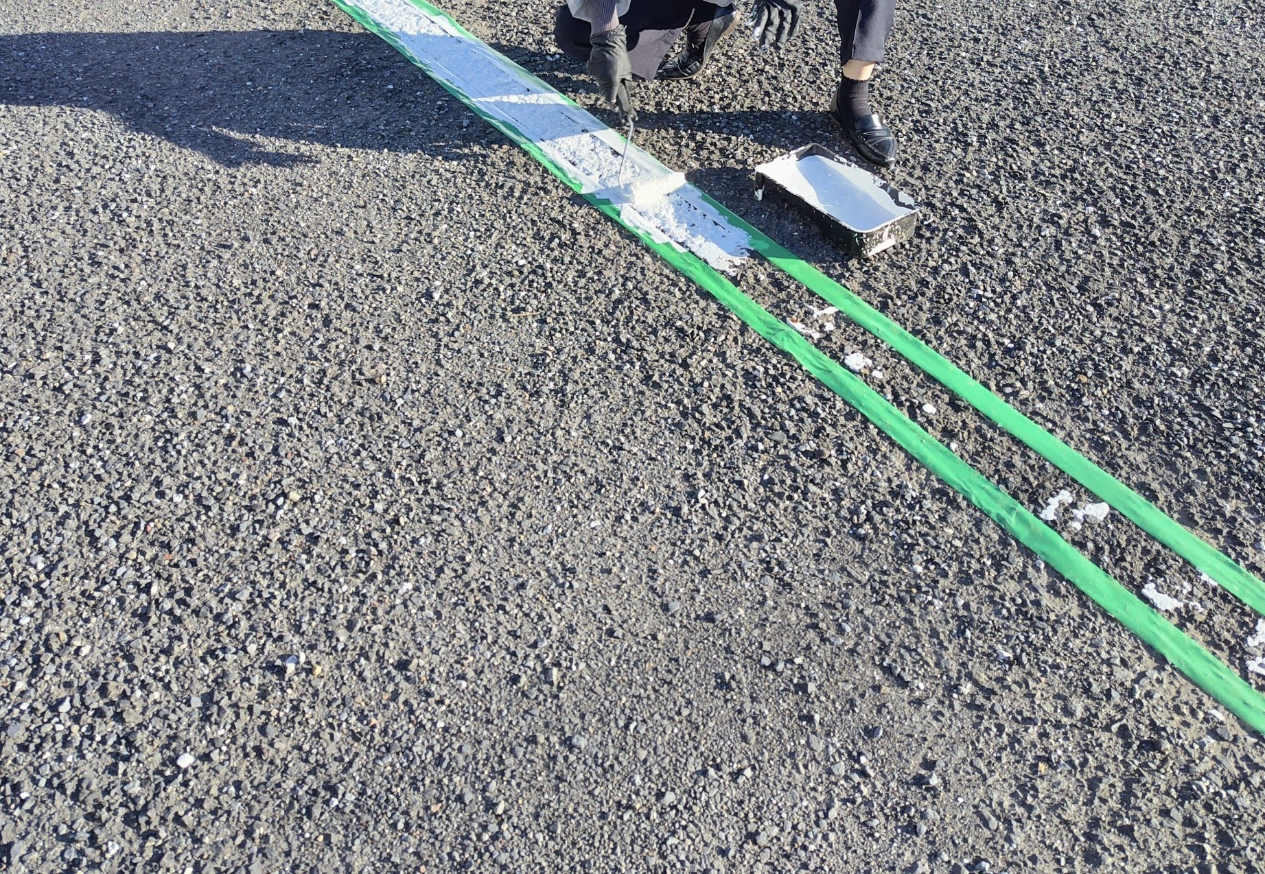 駐車場ライン引きDIY体験記 〜スプレー施工と塗料ローラー施...の画像