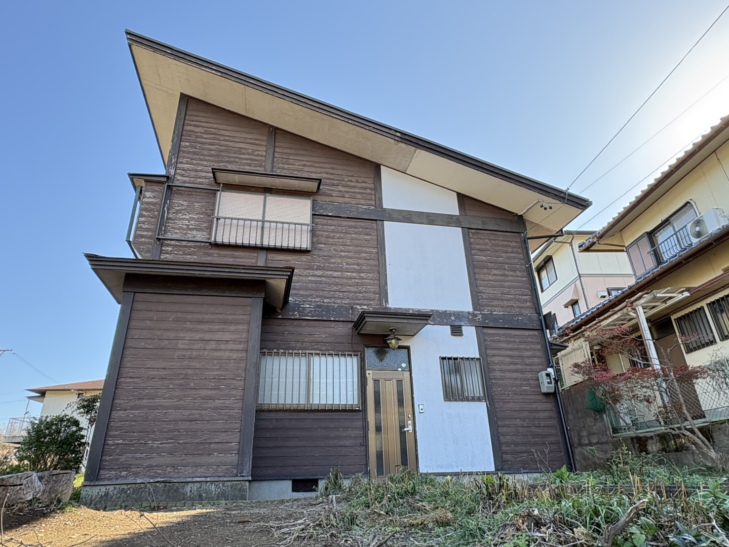 津市で現状のまま不動産買取｜庭付き・車庫2台の戸建ての画像