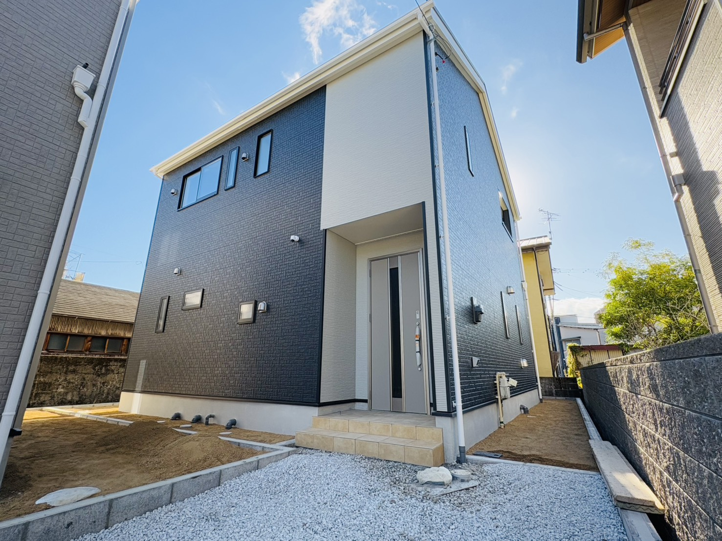 まもなく完成！高知市前里新築1・2号棟(*^-^*)の画像