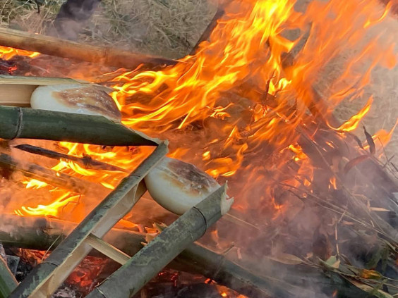 とんど焼きに消防団として参加|村の伝統行事と地域のつながりの画像