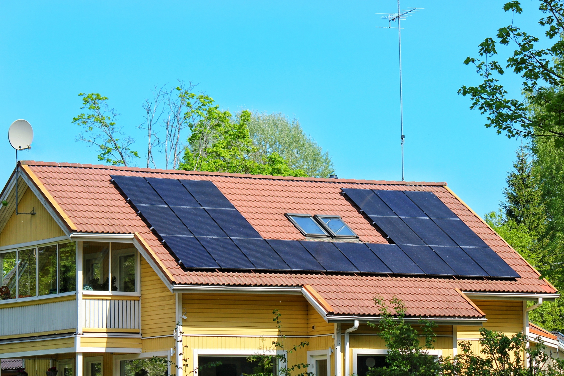 太陽光発電でどれだけ光熱費削減できる？売電収入や導入費用の目...の画像