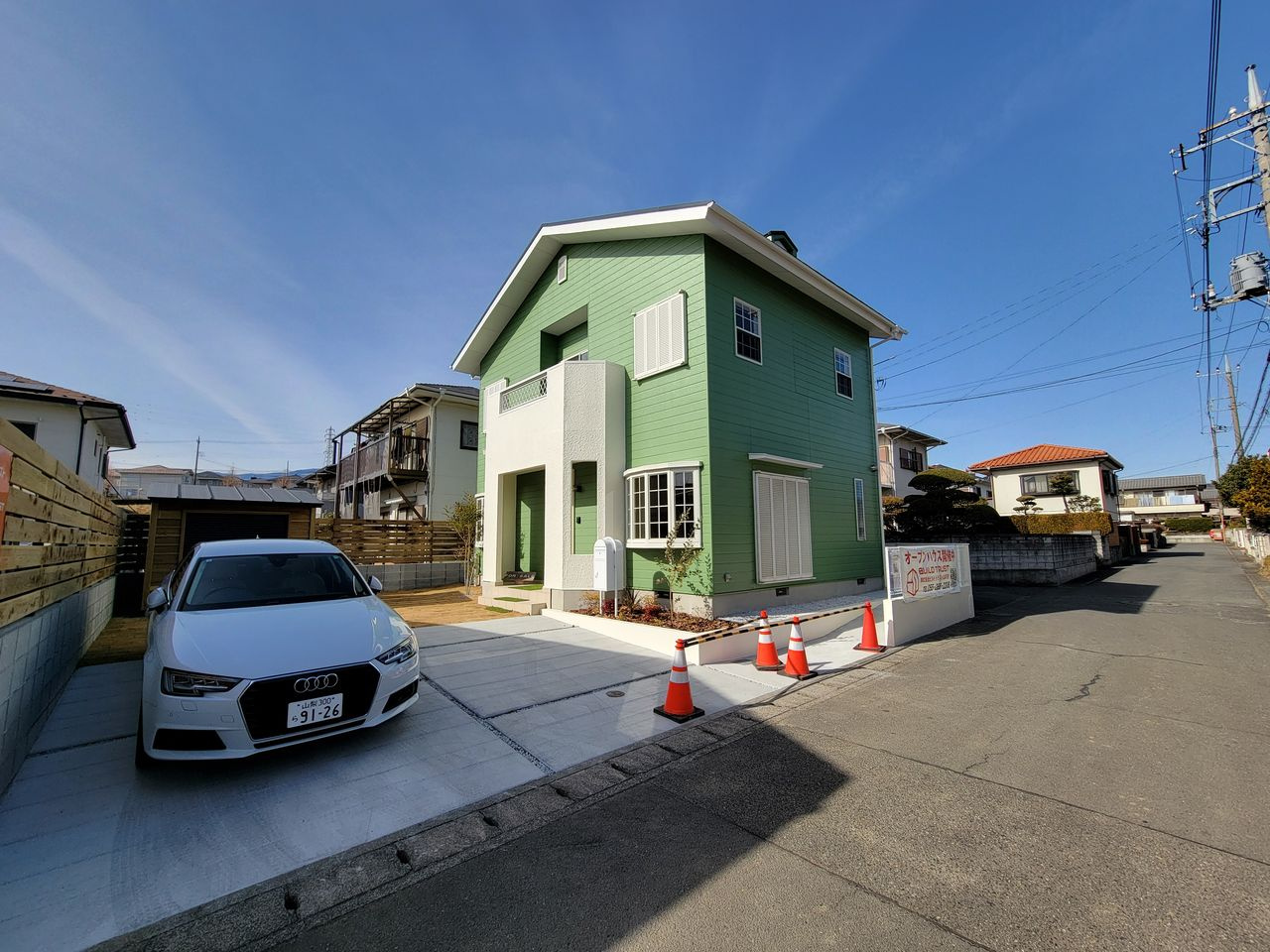 甲斐市中下条｜建物全面改装で生まれ変わった中古戸建 北東角地...の画像