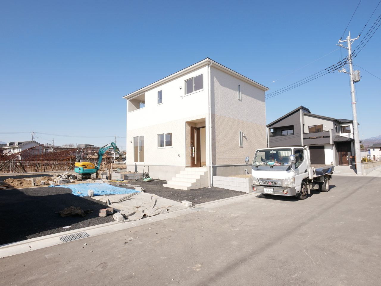 甲斐市篠原｜北東角地で日当たり良好な新築2号棟 車並列3台×...の画像