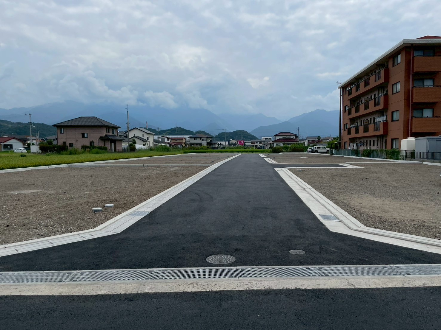 人気の高津小学校エリアで600万円台からの建築条件なし土地が...の画像
