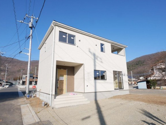 甲府市羽黒町｜新築全2棟 敷地80坪の庭重視1号棟か、並列3...の画像