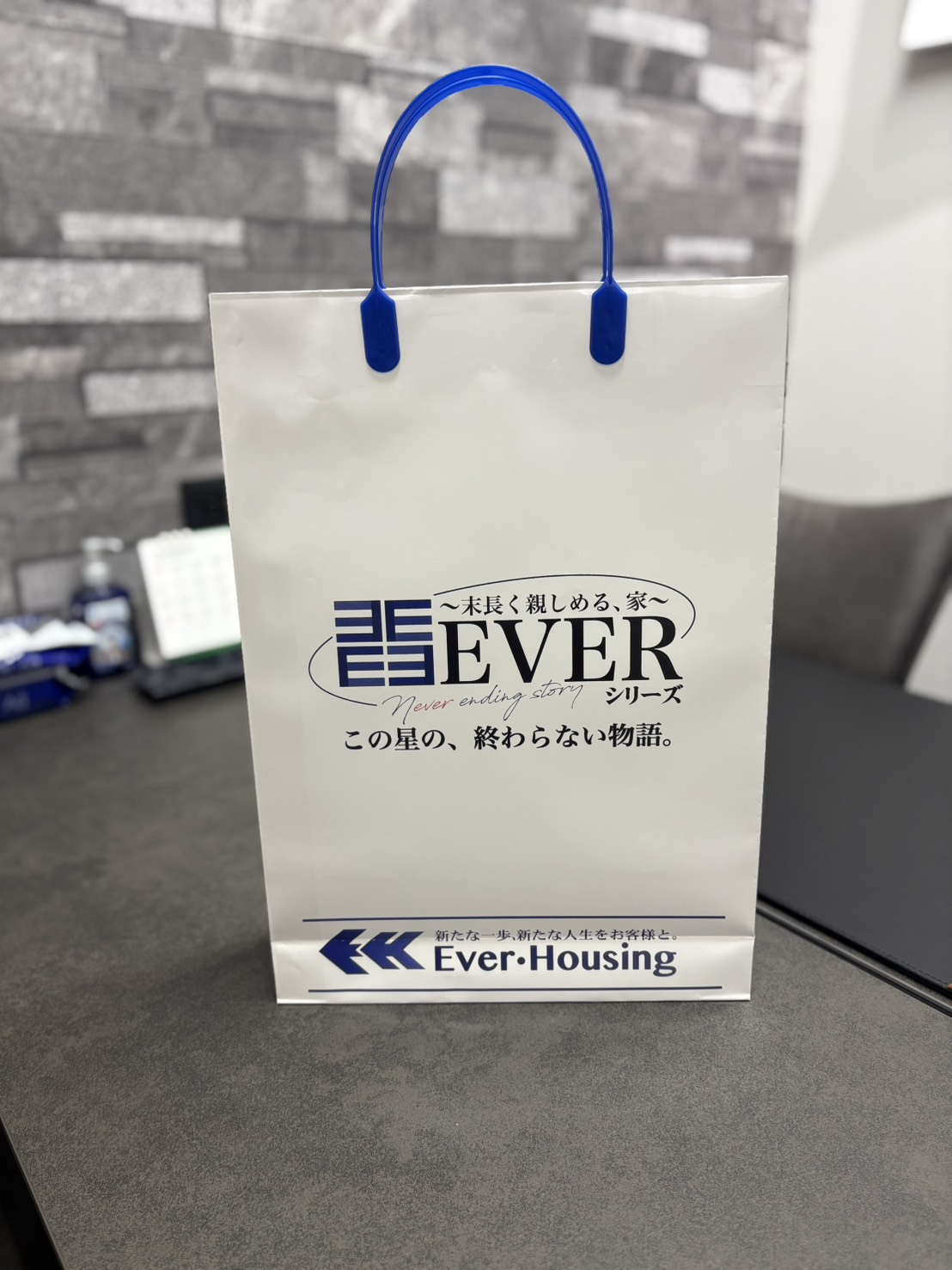 当社のロゴが入ったオリジナルの手提げ袋を新しくしました♡の画像