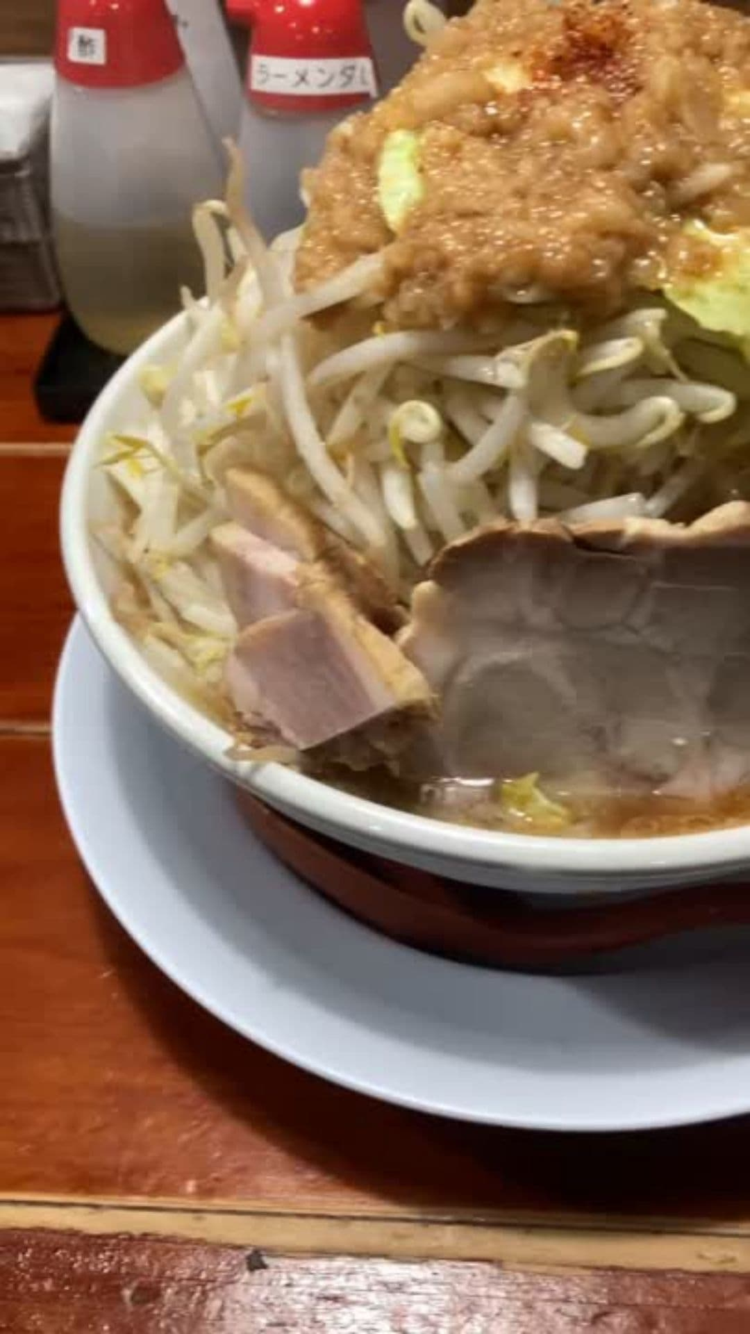 野菜山盛り！新潟市・二郎系インスパイア「なおじろう」を食べて...の画像