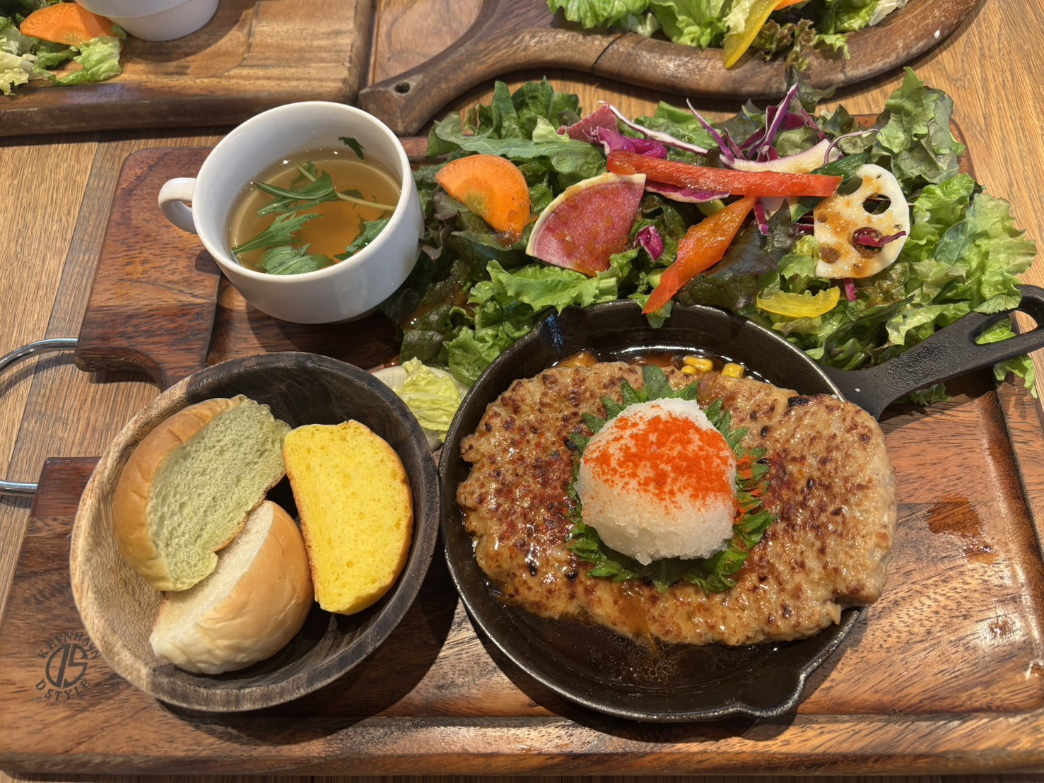 ボリューム満点！鉄板ハンバーグランチプレートをいただきました...の画像