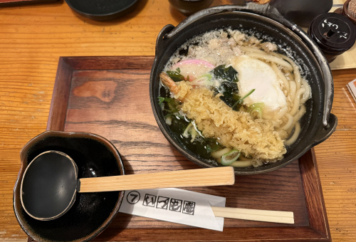 いづも庵の鍋焼きうどんを実食|熱々で体が温まる人気のうどんラ...の画像