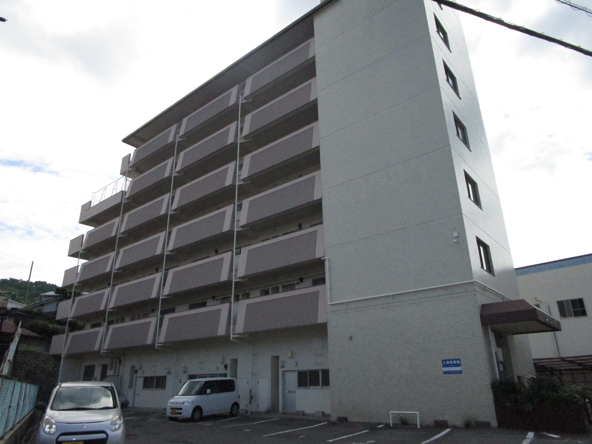 松山市久万ノ台にある、ペットと暮らせるリノベーションマンショ...の画像