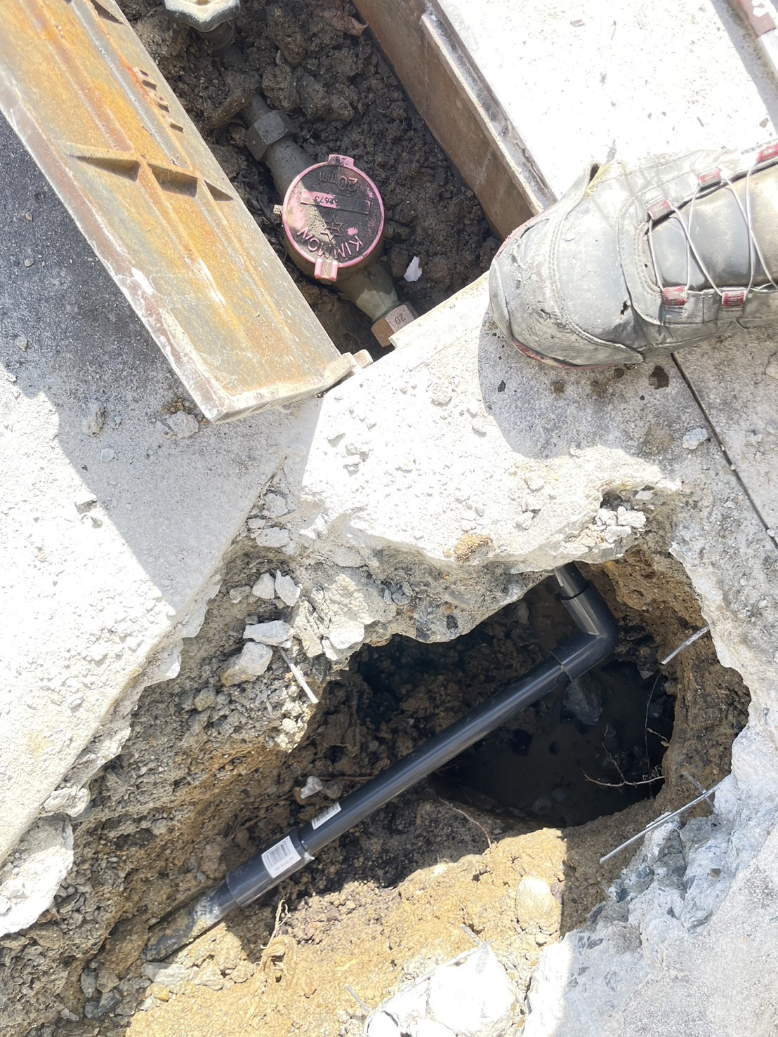 地盤沈下のリスクも…！？古くなった水道管の漏水修理を行いまし...の画像