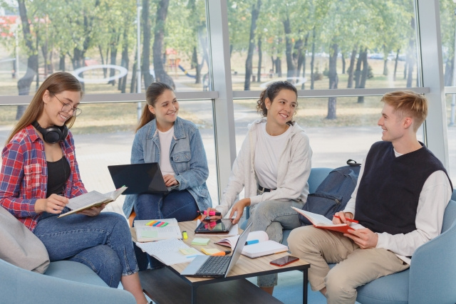 日本人の知り合いが一人もいない？ 留学生同士の付き合いが多く...の画像