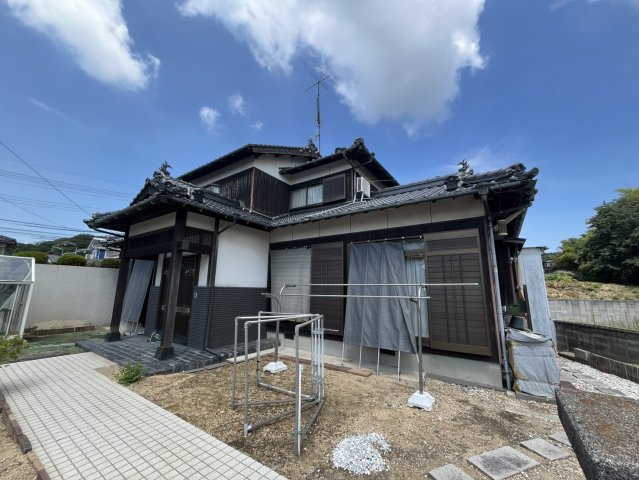 広いファミリー向けの二階建て物件！！の画像