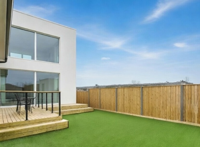 「ウッドデッキ・人工芝・天然芝！購入前に知っておきたいメリッ...の画像