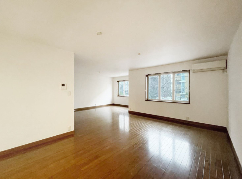 芦屋×120㎡超】戸建感覚の3LDKテラスハウス｜LDK28...の画像