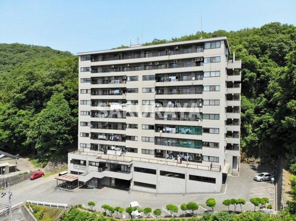 本城、角の窓辺に広がる4部屋の画像