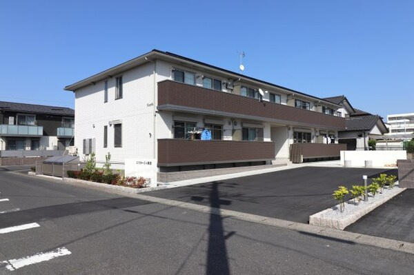 朝倉町、築3年の素材感の画像