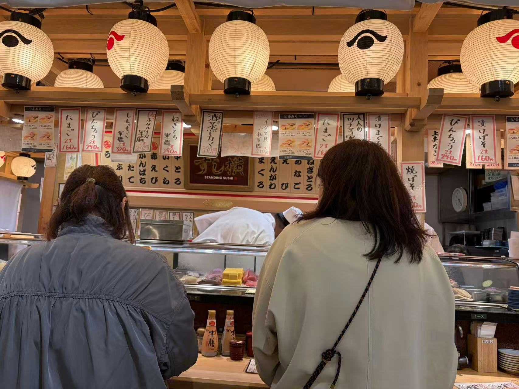 進化する立食い文化―女性にも支持される理由と背景の画像