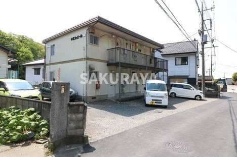 角部屋、駐車場2台無料。ただし和室ですの画像