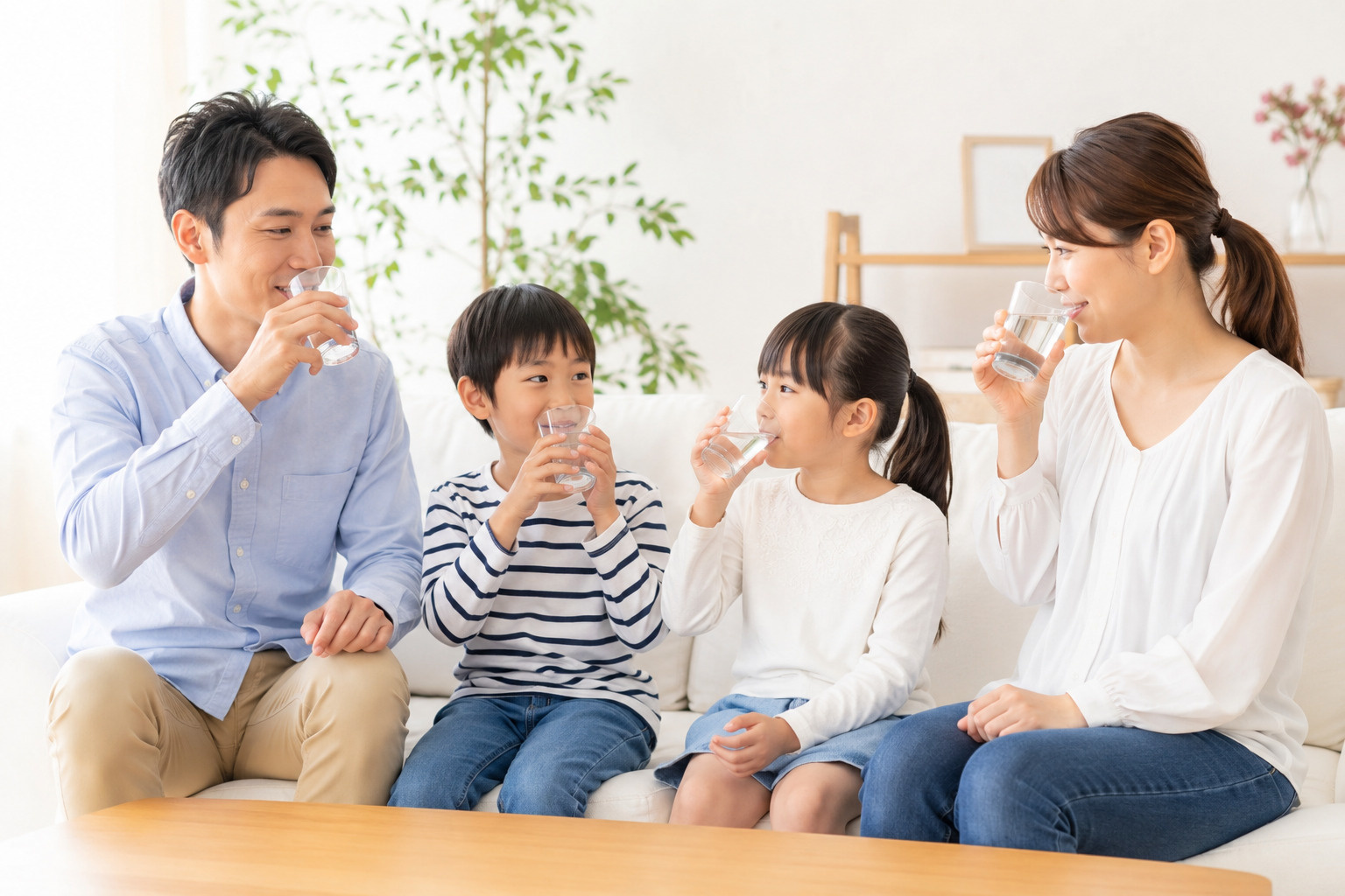 5月15日は「水分補給の日」 あなたの体は、今日も水を求めて...の画像