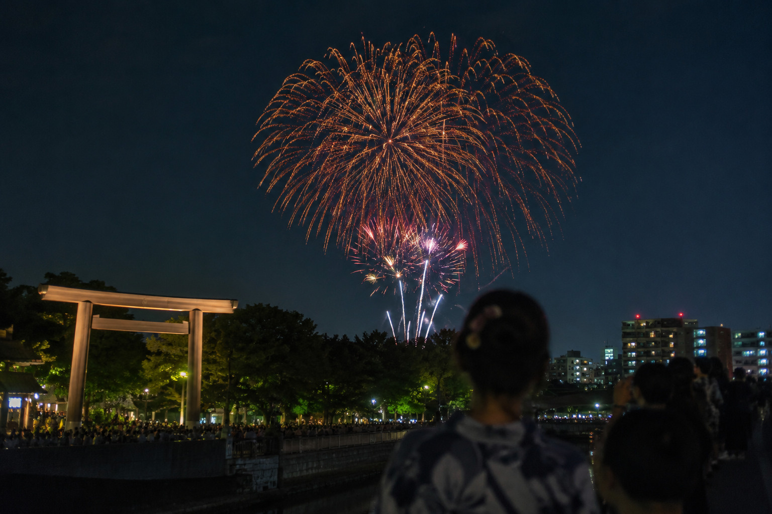 昨日、名古屋に夏の訪れを告げる「熱田まつり」の花火が打ち上が...の画像