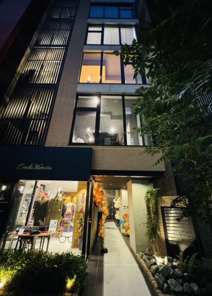 本町オフィス街ど真ん中！デザイナーズビル２階！飲食店居抜き！...の画像