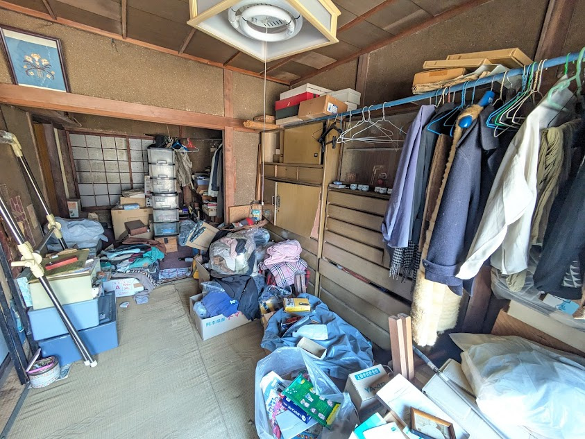 親の家を相続したらどうする？家財をそのままで売却か片づけてか...の画像