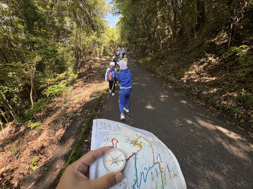 岡山市立芥子山小学校の３年生と一緒に芥子山をのぼりました！の画像