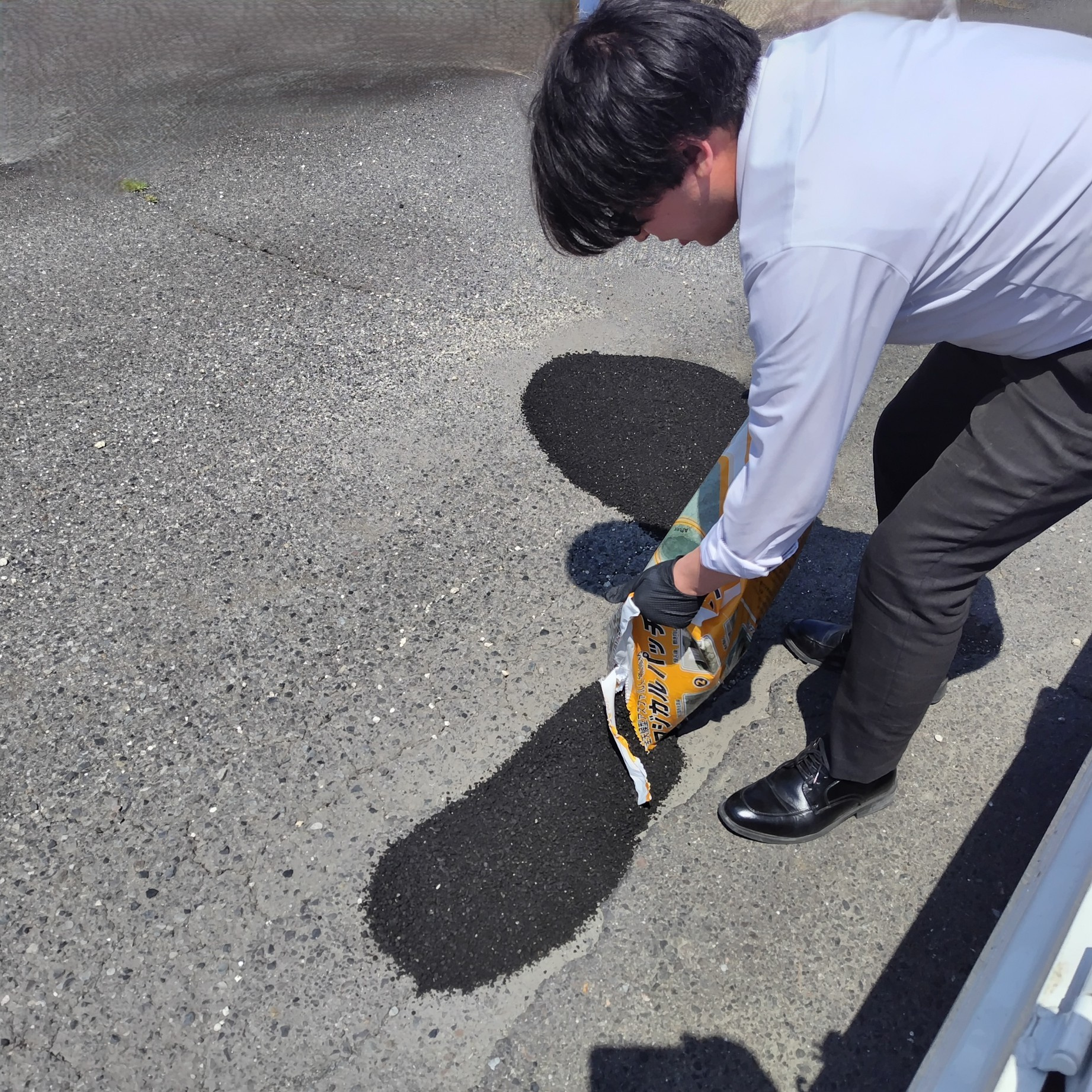 岐阜市の美濃善不動産長良店スタッフが駐車場入口の水たまりをア...の画像