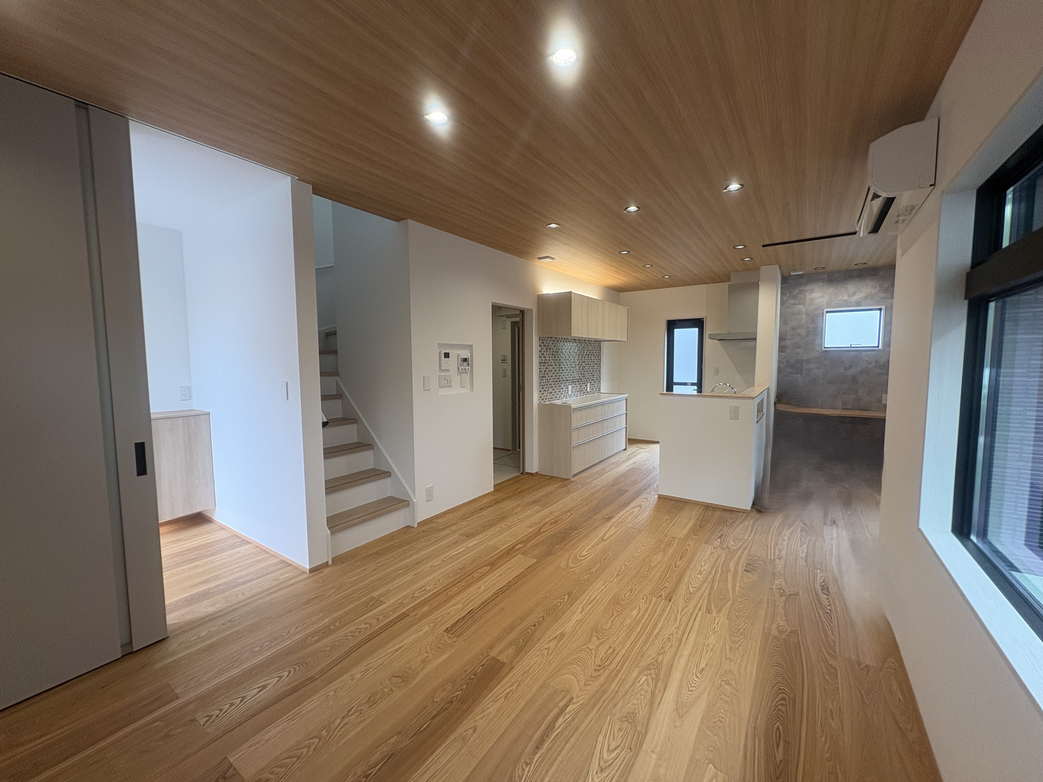 南梅本町建売　室内公開の画像