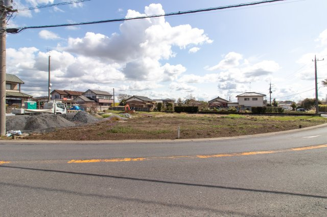 建築条件なし、間口42メートル。広い空が似合う野田町の土地の画像
