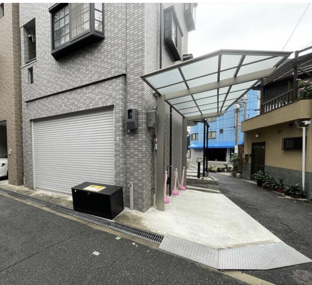 新福島駅徒歩２分！角地１階路面店舗！駐車場付き！約６．３坪！...の画像