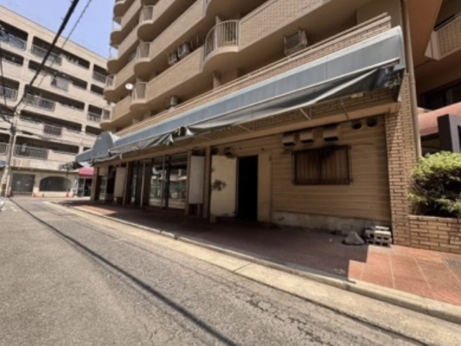 御堂筋中津駅1分！角地1階路面店舗！約48.4坪！重飲食相談...の画像