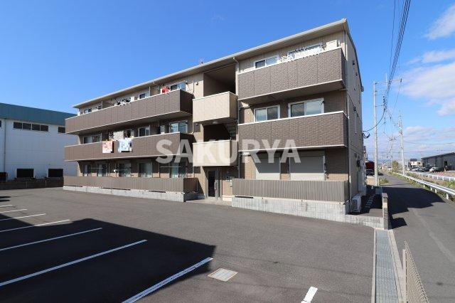 朝の光が届くキッチン。借宿町2LDK、家族の一日が流れる家の画像