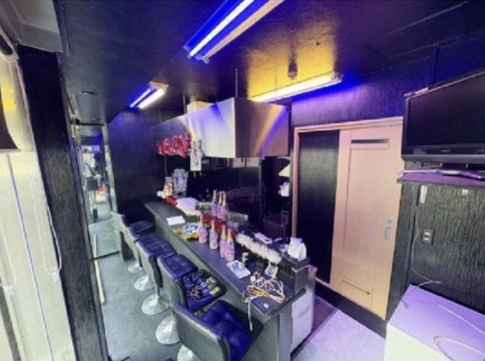 東三国駅前！新御堂筋沿い1階路面店舗！約5坪！BAR居抜き！...の画像