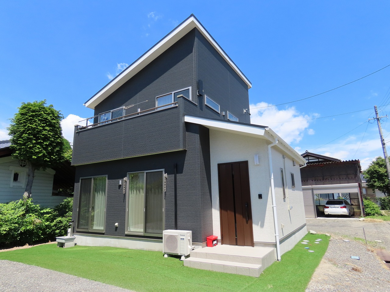【松本市波田】築1年未満の美邸！駐車最大5台可能♪陽当たり良...の画像