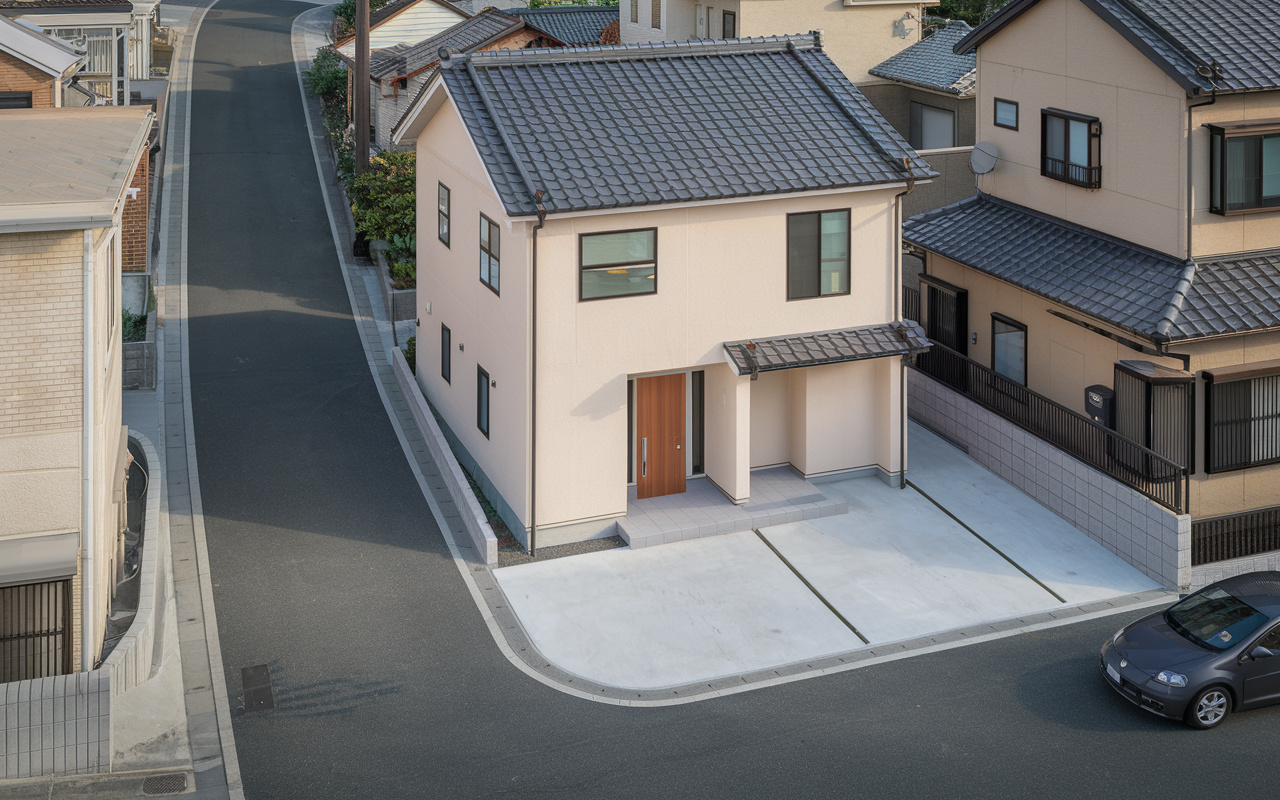 実家の土地で二世帯住宅を建てるべきか？親名義と子供名義の違い...の画像