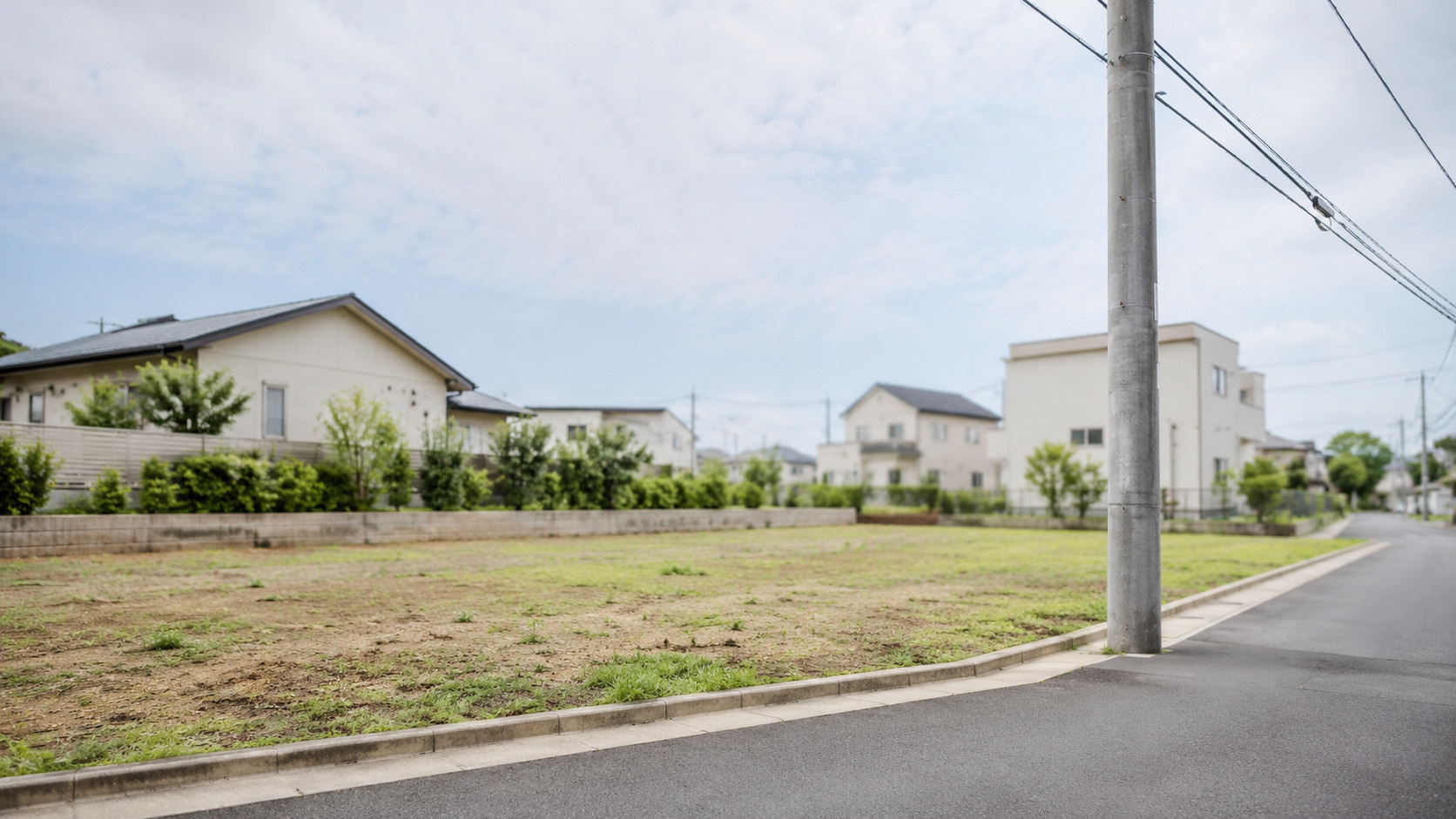土地を購入するとき電柱があるとどうなる？メリットやデメリット...の画像