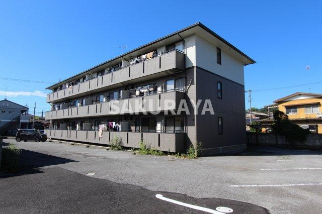2DKで50平米、家賃4.5万円。駐車場込みで使える一戸の画像